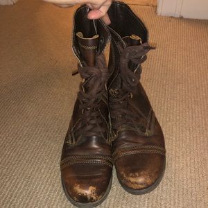 STEVE MADDEN brown combat boots